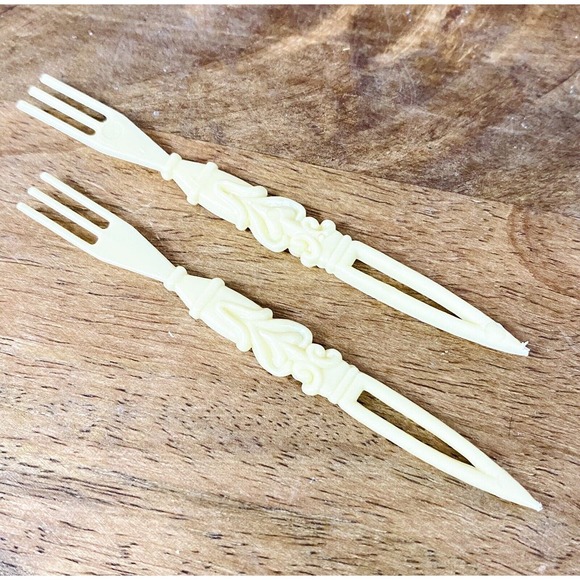 Vtg Hors D'oeuvres Cocktail Forks w/ Ornate Lattice Rose Celluloid Container - Picture 7 of 8